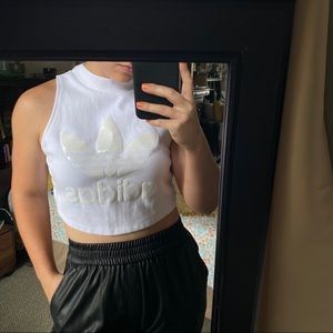 ADIDAS WHITE CROP TOP 🤍